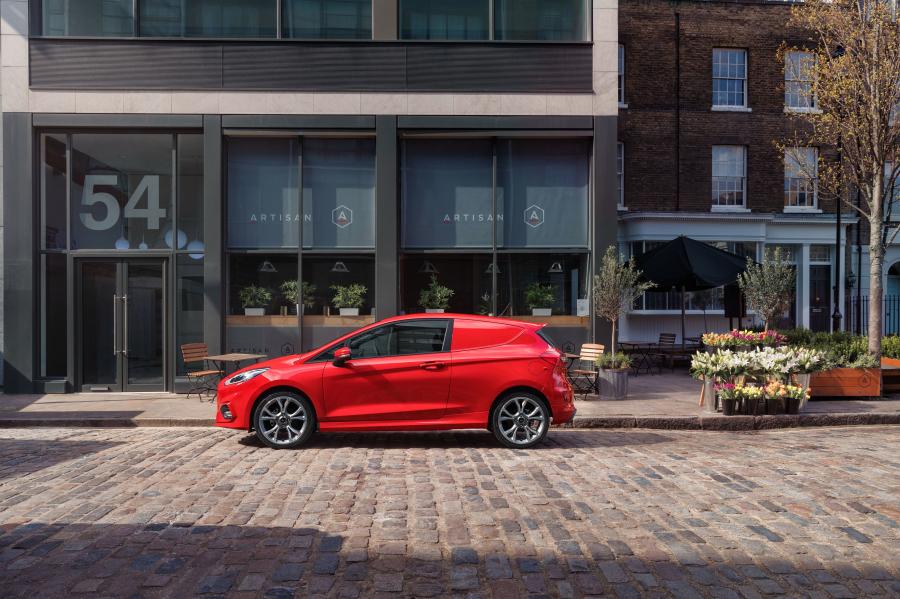  Ford Fiesta Sport Van 2018 года  (UK) (фото 4 из 23)